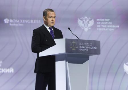 Медведев описал политику администрации Трампа