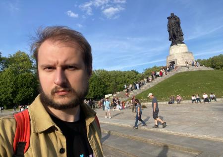 Угрозы и насилие: эмигрантки из РФ сплотились против педофила из «Яблока»