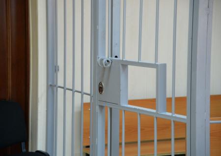 Мужчина устроил кровавое представление в петербургском суде