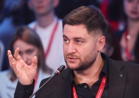 «Нужно кормить семью»: Дава рассказал о проблемах после рождения дочери