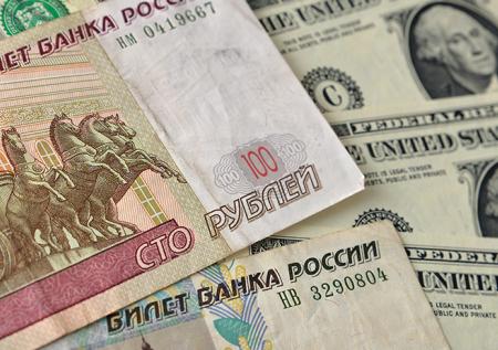 Названы возможные сроки нового падения рубля