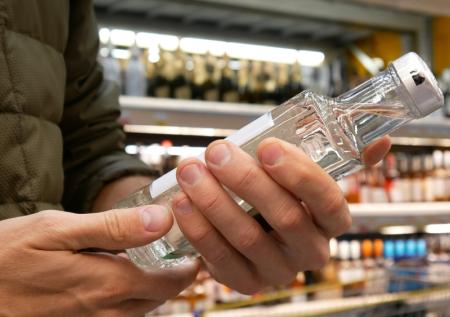 Жители Вологодской области начали скупать алкоголь в соседних регионах